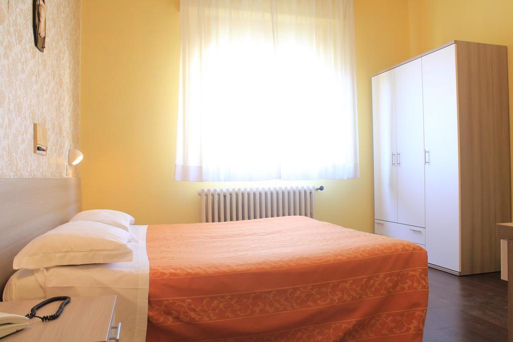 Hotel Saturno Кианчано Терме Екстериор снимка