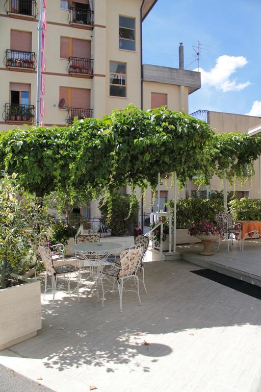 Hotel Saturno Кианчано Терме Екстериор снимка