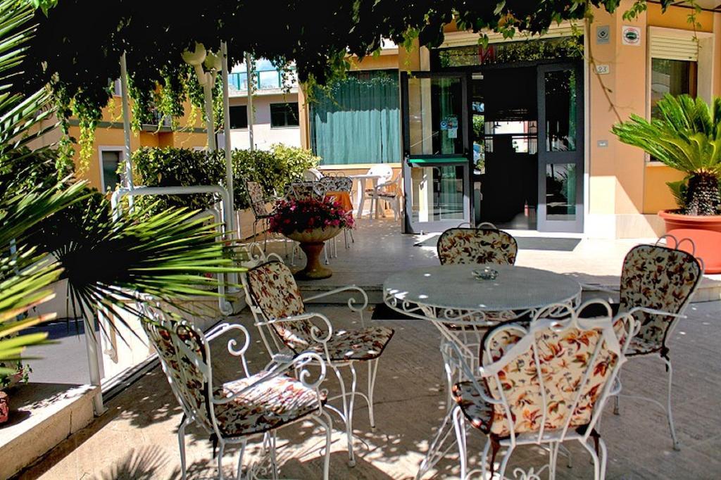 Hotel Saturno Кианчано Терме Екстериор снимка