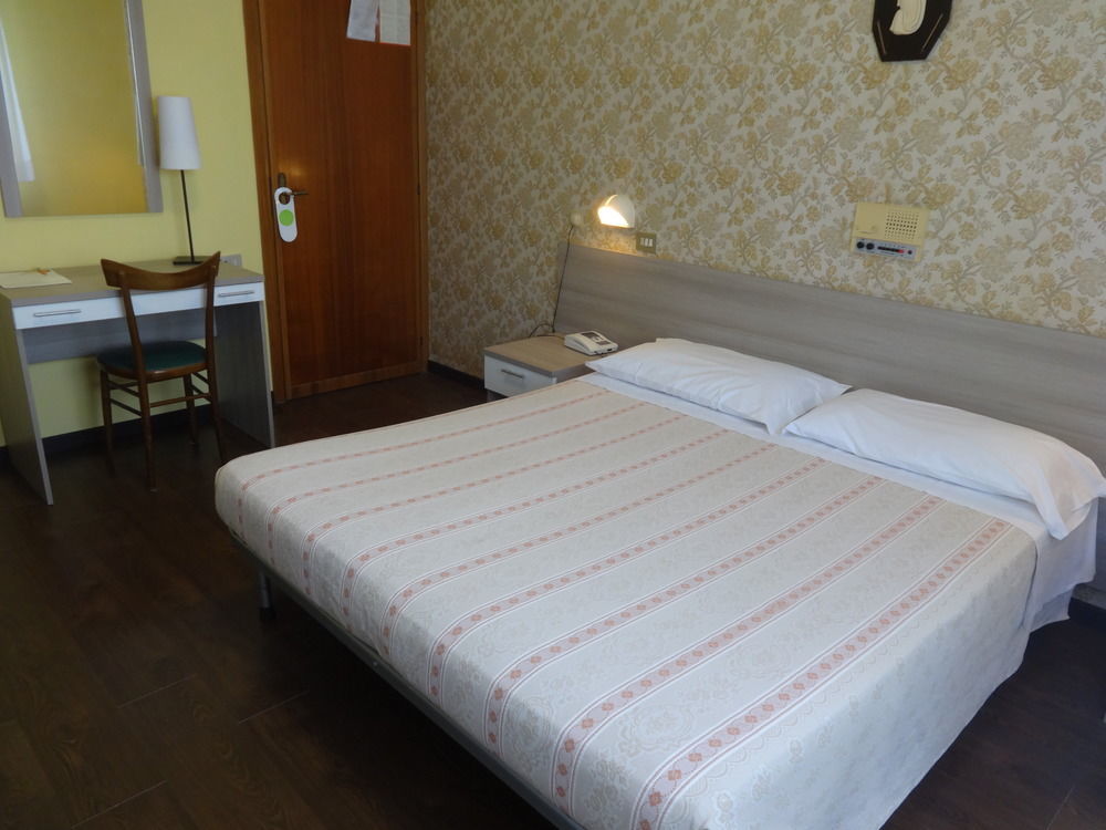 Hotel Saturno Кианчано Терме Екстериор снимка