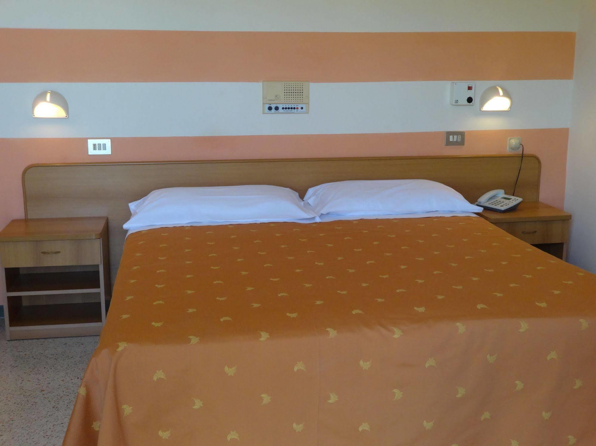 Hotel Saturno Кианчано Терме Екстериор снимка
